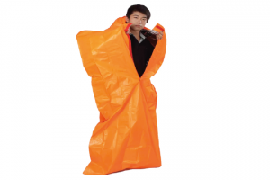 Funda aislante impermeable, diseñada para prevenir la hipotermia y conservar el calor corporal.