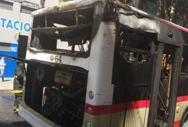 Se incendió un ómnibus en pleno centro