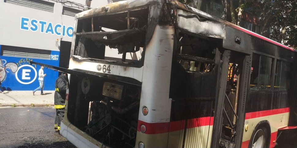 Se incendió un ómnibus en pleno centro
