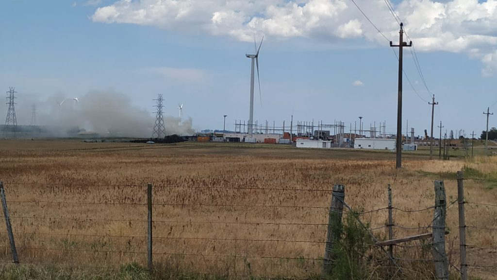 Incendio en predio de ruta 56 al lado del Parque Eólico