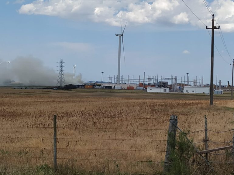 Incendio en predio de ruta 56 al lado del Parque Eólico